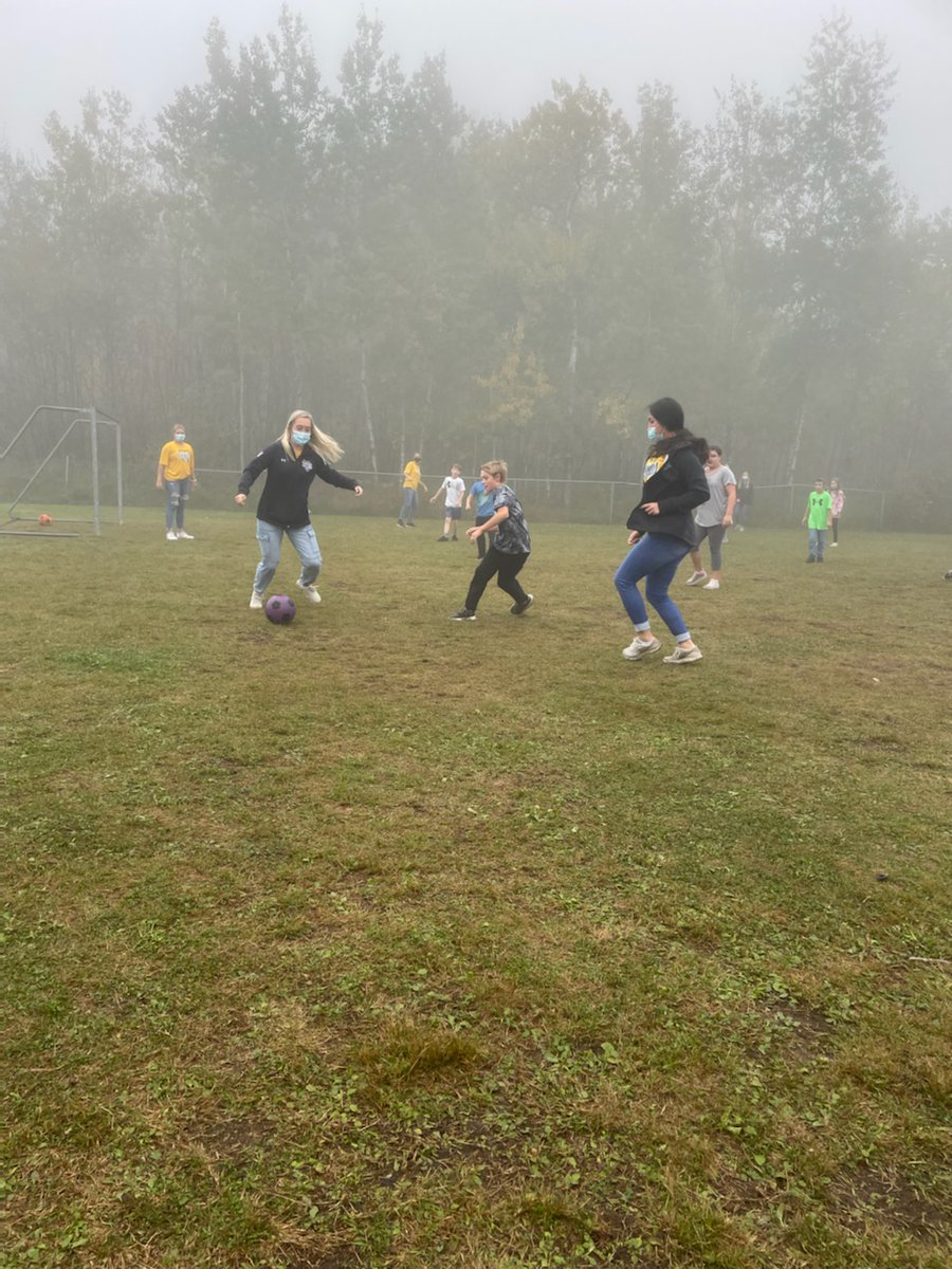 CSSWSoccer's tweet photo. A great day at Bayview Elementary playing soccer and interacting with the students!! 💙⚽️💛
#saintsriseup
#communityday21
@CSSsaints @CSS_SAAC
@StScholastica @proctor_rails @_PHSGirlsSoccer @704Athletics https://t.co/XVha1kGDfH
