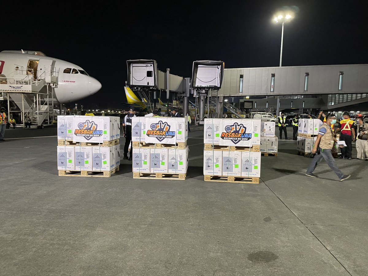 Teddybird's tweet photo. More than 1 M doses of Pfizer COVID19 vaccines arrived at T3 NAIA tonight at 9pm https://t.co/CMl1sTHqHk