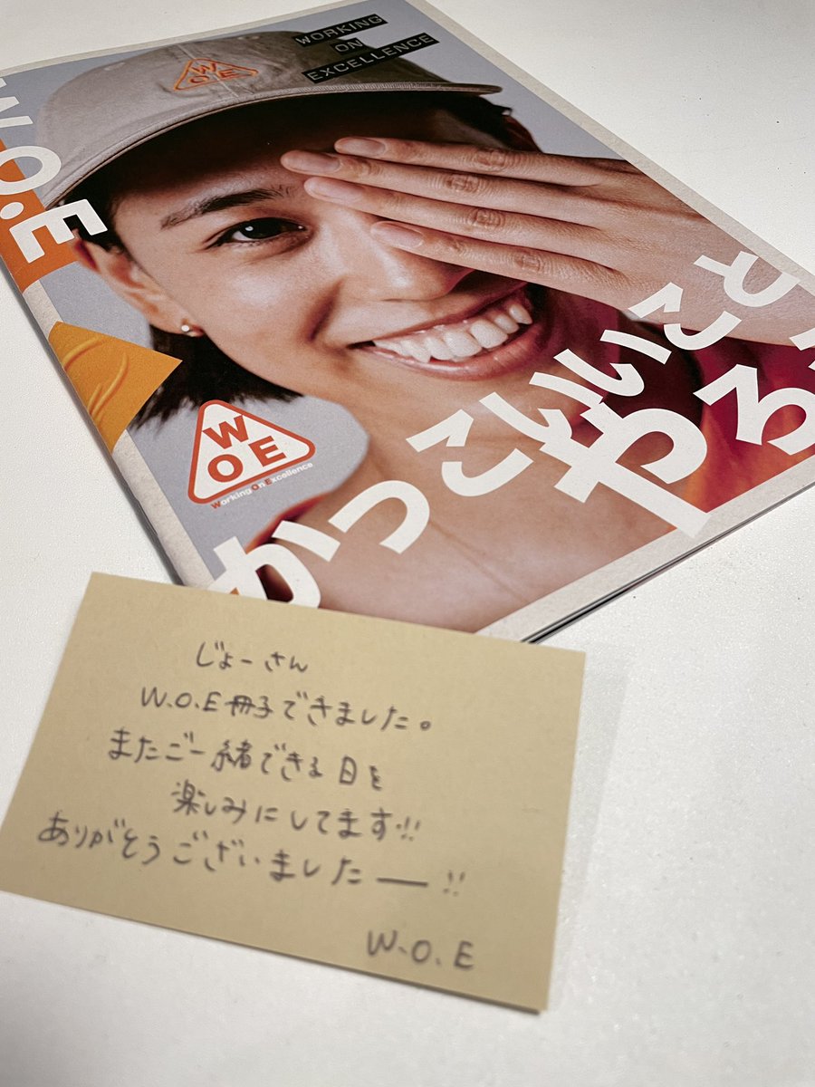 Jo_videographer's tweet photo. お世話になっておりますW.O.Eさんから嬉しいプレゼントが届きました☺️🎁
眺めると仕事のモチベーションが高まりそうです✨部屋に飾らせていただきます👏🏼
#WorkingOnExcellence
さまざまな種目のアスリートが集まって活動している会社さんでございますよ☺️♪
@akira_matsumori https://t.co/itdLbfbpZu