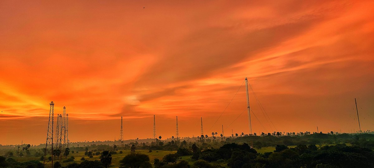 rabiulaezaz's tweet photo. @atulkasbekar #landscape #mumbaiskyline #mia1photography #evening #sunset #magichours #goldenhour #mi #miphone #smartphonephotography https://t.co/n4OvHrRJHc
