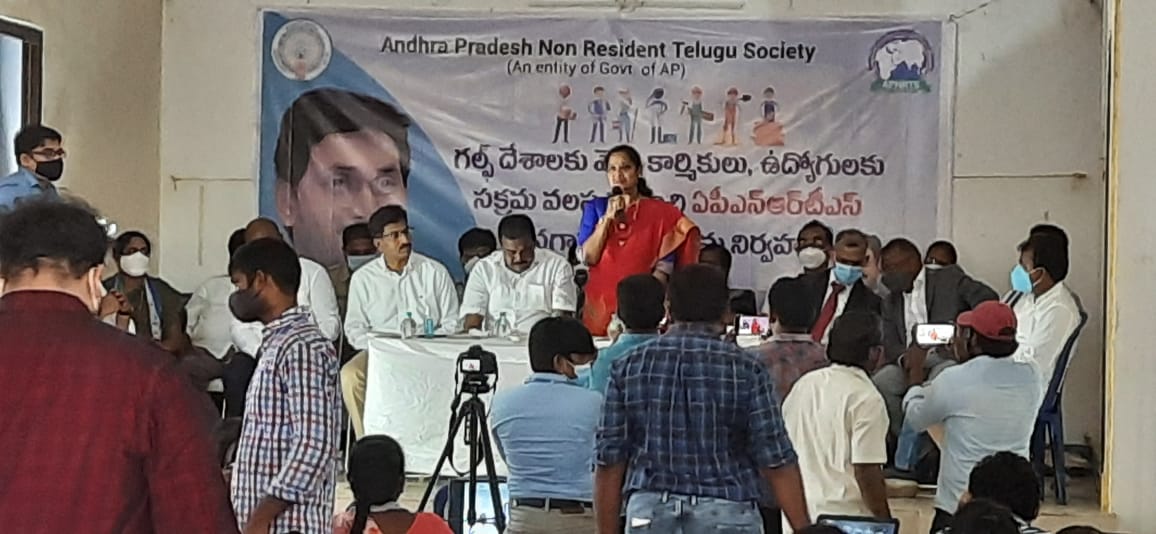 AP_Skill's tweet photo. Today #OMCAP "Safe Migration Awareness Campaign" conducted at #Sakinetipalli @egodavarigoap
Smt @chintaanuradha Amalapuram MP
Sri #RVaraPrasad Rajolu MLA
@APNRTSOfficial @gmomcap & @AP_Skill Team's and
Local Sachivalayam Mahila Police Team Participated. https://t.co/WkVG9lA52n