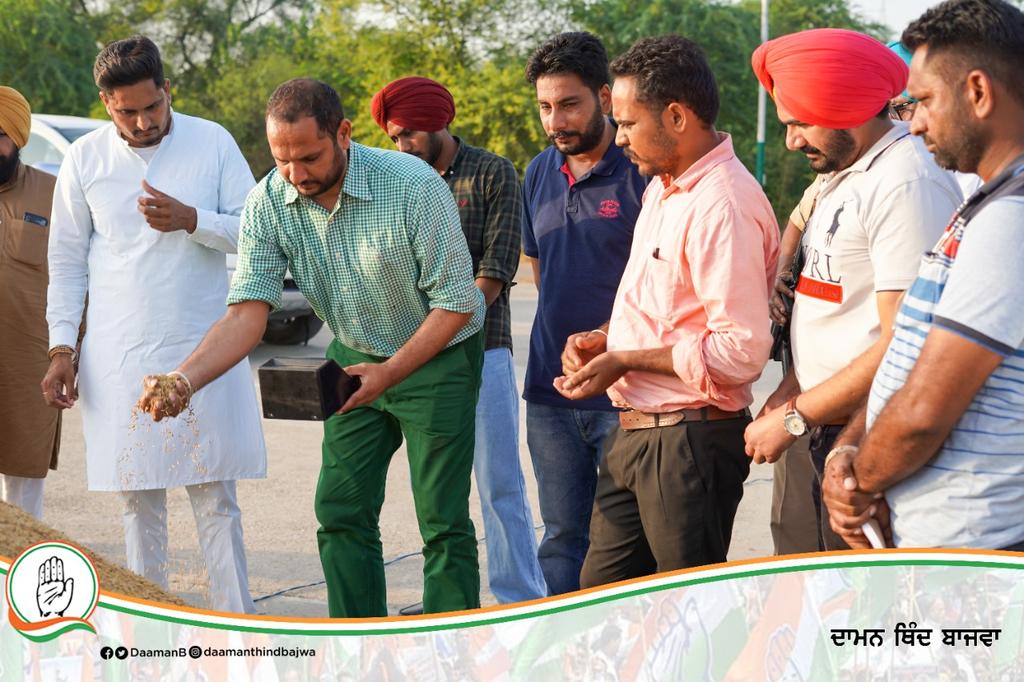DaamanB's tweet photo. ਚੀਮਾਂ ਮੰਡੀ ਵਿਖੇ ਅੱਜ ਸਰਦਾਰ ਹਰਮਨਦੇਵ ਬਾਜਵਾ ਜੀ ਨੇ ਝੋਨੇ ਦੀ ਖਰੀਦ ਦੀ ਸ਼ੁਰੂਆਤ ਕਰਵਾਈ ਅਤੇ ਕਿਸਾਨਾਂ ਨੂੰ ਭਰੋਸਾ ਦਿਵਾਇਆ ਕਿ ਝੋਨੇ ਦੀ ਨਿਰਵਿਘਨ ਖਰੀਦ ਅਤੇ ਸਮੇਂ ਸਿਰ ਅਦਾਇਗੀ ਨੂੰ ਯਕੀਨੀ ਬਣਾਇਆ ਜਾਵੇਗਾ ਅਤੇ ਖਰੀਦ ਦੌਰਾਨ ਕਿਸਾਨਾਂ ਨੂੰ ਕਿਸੇ ਕਿਸਮ ਦੀ ਸਮੱਸਿਆ ਦਾ ਸਾਹਮਣਾ ਨਹੀਂ ਕਰਨਾ ਪਵੇਗਾ। 1/1 https://t.co/HrtPV5lpQA