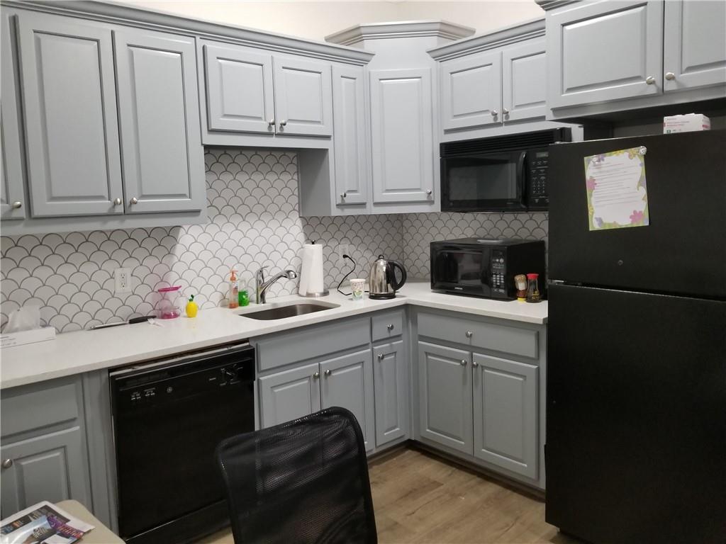 dagmarsands's tweet photo. 10405 Old Alabama Connector Rd Unit #201, Alpharetta, GA 30022. Commercial space listing currently for lease at $875/month. One large office to rent w/ shared Reception Area, Restroom, &amp; Kitchen - the space/office is upstairs within Ste #201. FMLS 6917489. https://t.co/InPAweMmfe https://t.co/6d27Xn4iiG
