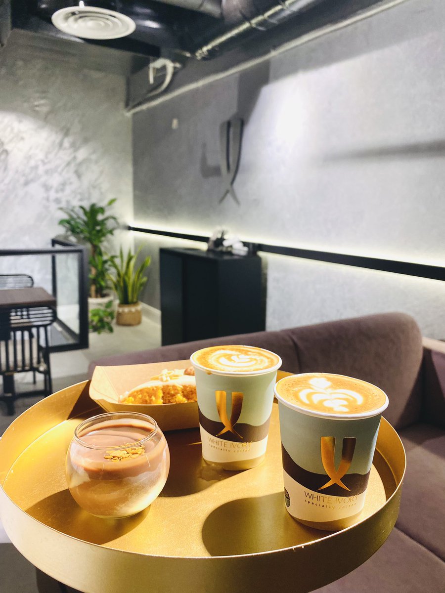 9_comfort's tweet photo. ☕️WHITE IVORY ☕️

🔹جديد كوفيهات شرق الرياض 
🔹دورين ( عوائل - أفراد ) 
🔹القهوة موزونة .
🔹جربنا عندهم حلا الجزر 🥕 

📍الشافعي - حي الروابي https://t.co/CPnJQNo2W7