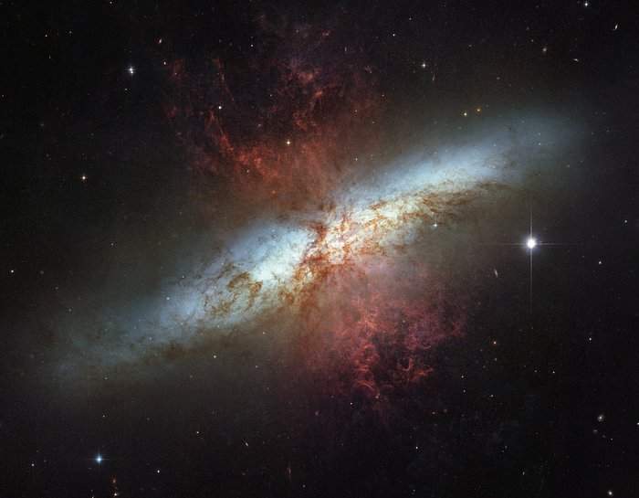ineed__spacee's tweet photo. Messier 82 #Galaxy by @NASAHubble 🤩 https://t.co/w8txAZKx48