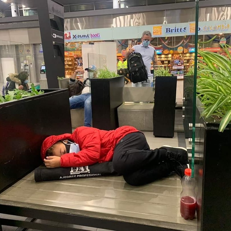 vrom16's tweet photo. Alcalde Sabanalarga y gobernadora Atlántico por el no apoyo niño deportista  9 años Jarett Alexander Diaz Avila  desplazarse  Nacional ajedrez  Rápido Blitz en Armenia  duerme aeropuerto Dorado Bogota conexión Armenia,recursos  padres limitados, gracias  dirigentes Deporte 😱😱😱 https://t.co/bYpWQbwQVR