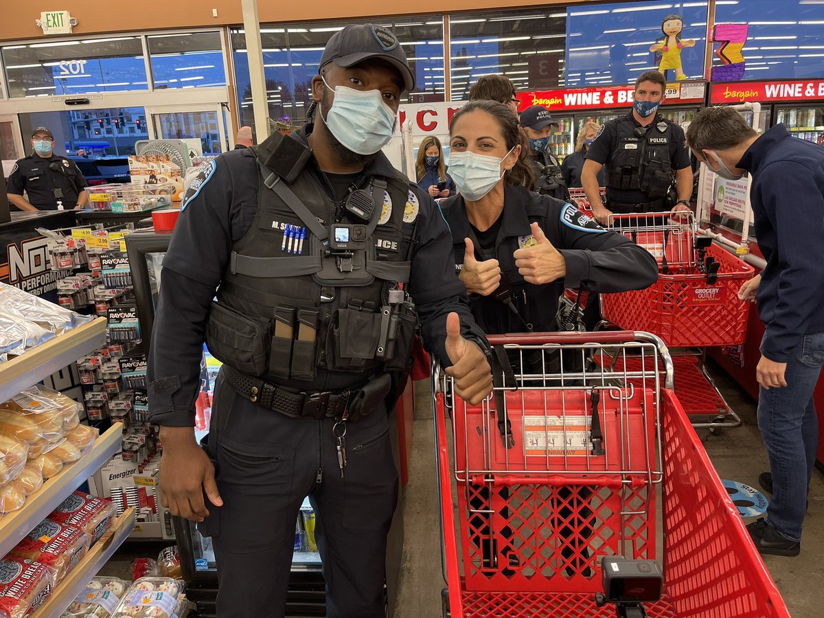 AuburnWAPolice's tweet photo. Some photos from yesterday’s Battle of the Badges. We would’ve like to have walked away with the victory, but thanks to the efforts of everyone, a ton of food was donated to our local food banks. #battleofthebadges #APD #KentPD #Auburn #Kent #VRFA #PSFA #WeWantARecount https://t.co/qJjeYXHmvN