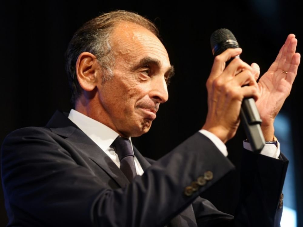 <a href="/BFMTV/">BFMTV</a> Il reste encore 6 mois avant les élections et il va vite redescendre, car il parle que des étrangers et immigration, mais nous on regarde plutôt ce qu'il y à dans notre porte monnaie et qu'il y ait moins de chômeurs, le reste s'est un autre sujet...