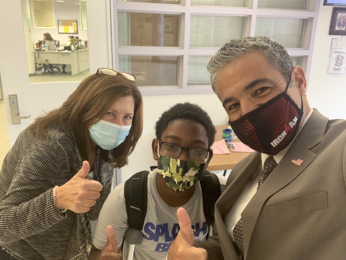 Dr. Ianni wishing one of our amazing <a href="/OysterBayHS/">OBHS</a> athletes a speedy recovery! #OBENempowers