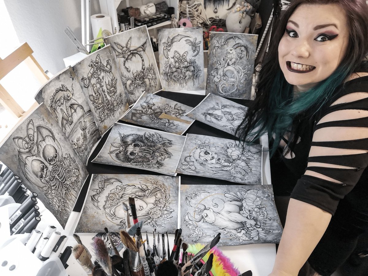 AbsurdArt_'s tweet photo. Mein Gesicht, wenn ich die Sternzeichen Serie endlich komplett habe.😁 Welches Sternzeichen gefällt dir am besten? https://t.co/s928HNOiME

#gothicart #Horoscope #astrologyart #inktober2021 #painting https://t.co/PYVBagZVhr