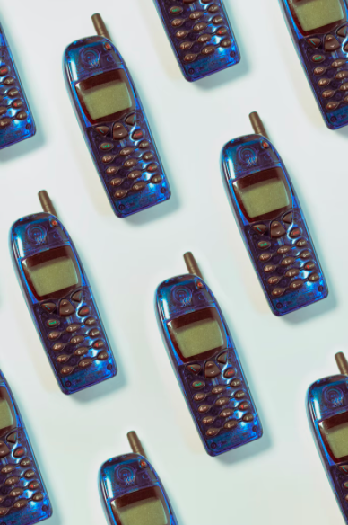 anatelmx's tweet photo. ¡Si tu teléfono se ve así, merece una segunda vida! ♻️📱
Al reciclarlo se pueden reutilizar las piezas y materiales, y con esto a reducir la contaminación.

#ElReciclajeTeLlama https://t.co/697w5O2hML