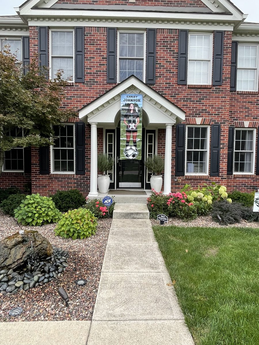 Chad__Johnson's tweet image. Parents of our @LadyEaglesVrsty team.  Let’s show our girls how proud we are and have a little fun doing it!  Share how proud you are of your daughters with a little “embarrassment”.  Let’s bring home that sectional title Eagles!