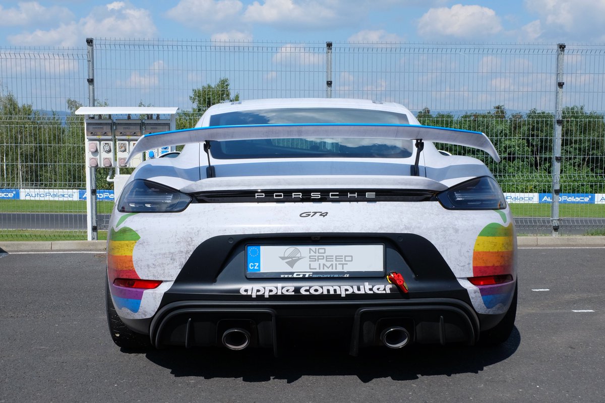 NoSpeedLimit_it's tweet photo. The #AppleComputer livery of this #PorscheCaymanGT4 is a tribute to the iconic #Porsche935 chassis 009 030 that raced at the 1980 #24HrsofLeMans. This car is also well prepped extremely quick

#porschecup #porschesportscup #porschesprintchallenge

https://t.co/sK2waCRqq4 https://t.co/yNFDrpV5F3