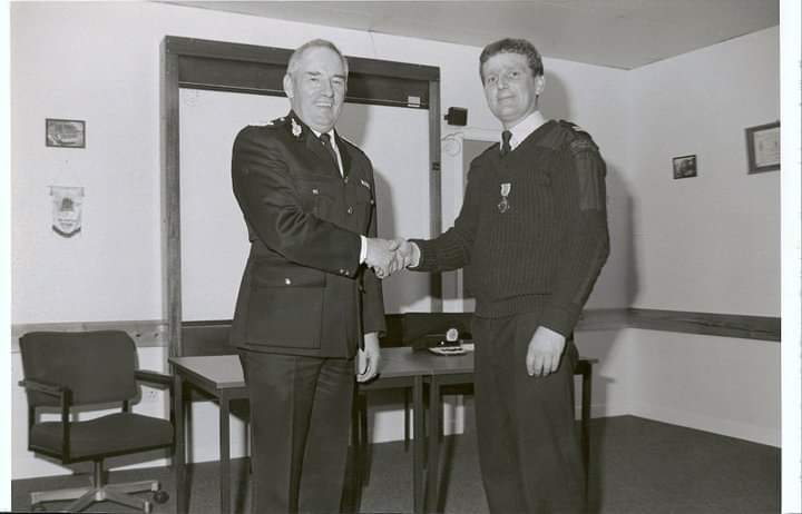 A wee blast from the past, Cheif Fire Officer Donnie Grant presenting Sub Officer Mackay (Despy) with his 20 year medal 👨🏻‍🚒🚒 #thursofirestation #blastfromthepast