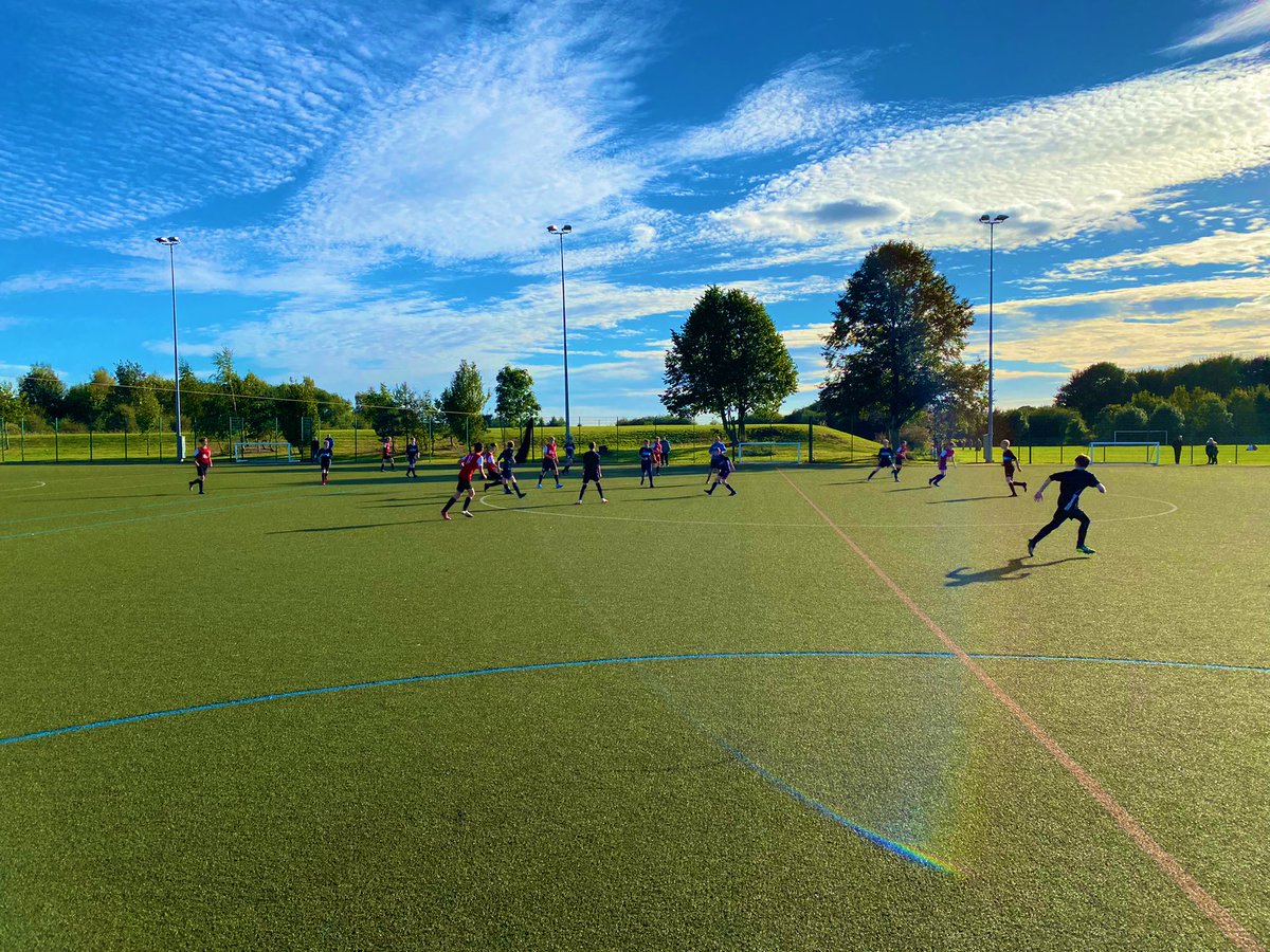 MrHazard_PE's tweet photo. Outstanding performance from our Y10 team tonight! 👏🏼 ⚽️ not the result we had hoped for but every player gave 100% and I couldn’t ask for more 🙌🏼 congrats to @HXPE1351 and good luck in the next round!! #SYCup #TeamDearne #TeamPE https://t.co/2p7vjPV48n