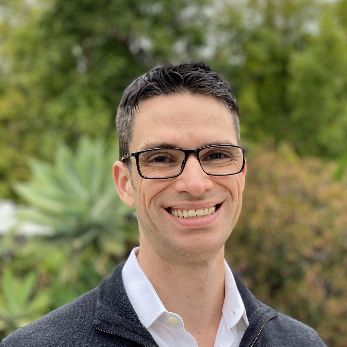 UCSDJacobs's tweet photo. In homage to 2021 Nobel Prize laureates David Julius &amp; Ardem Patapoutian for their discoveries of receptors for temperature and touch, we highlight @UCSanDiego nanoengineer @darren_lipomi's work using materials science to study the sense of touch. 1/3 https://t.co/HirthiedKv