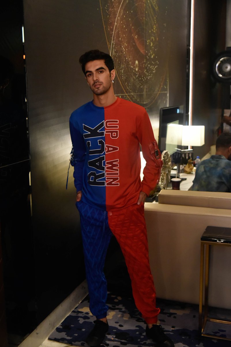 LakmeFashionWk's tweet photo. Congratulations to #All2Defy, winner of NBA 75 Jury Edit at FDCI x Lakmé Fashion Week
Ananya Modi Jain’s style is a mix of athleisure & all things cool, the perfect amalgamation of street style and fashion
Be a part of the league’s 75th anniversary. Follow @NBAstyle
#NBA75 https://t.co/OtJQMAhGUS