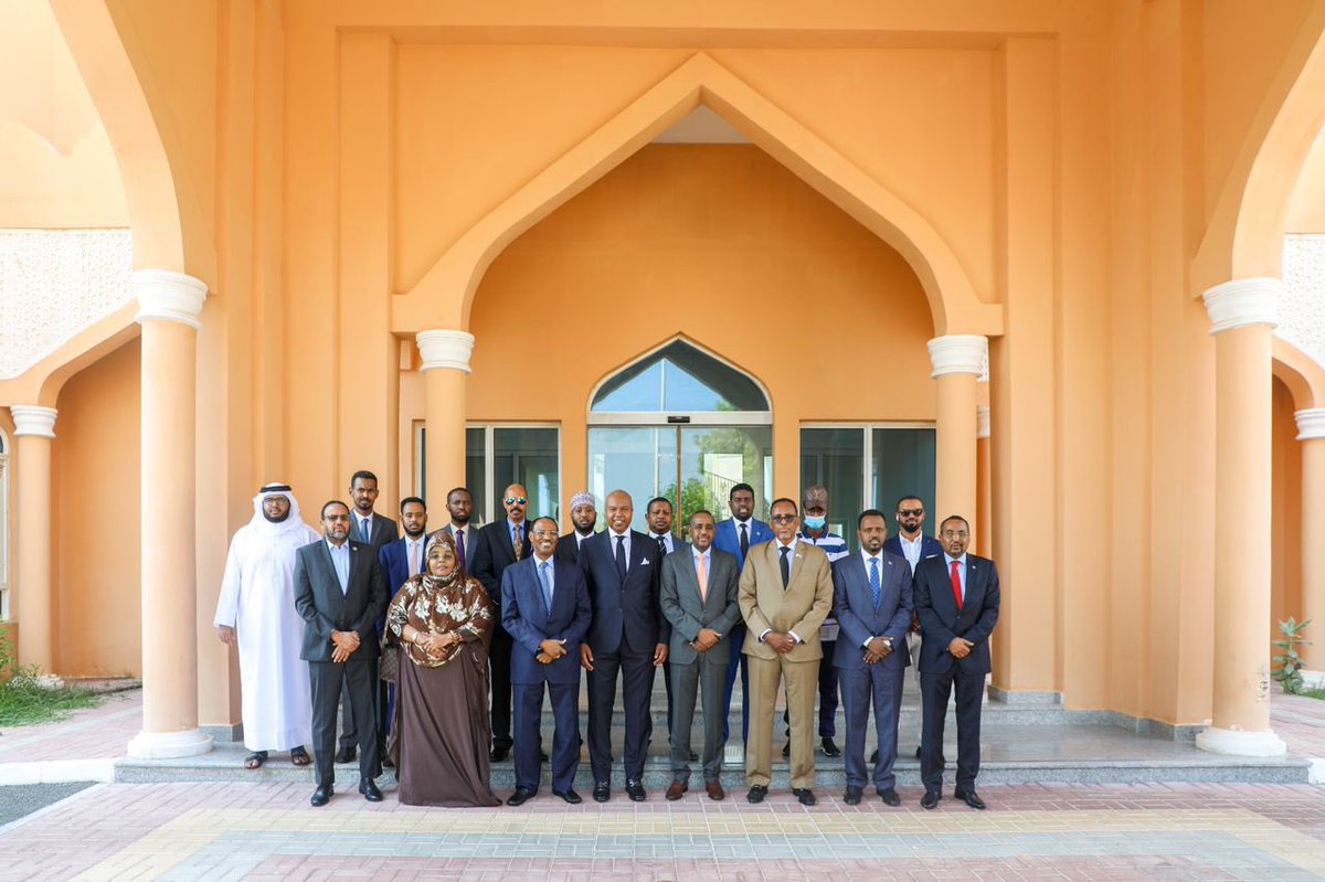 Ra’iisul Wasaaraha XFS Mudane Maxamed Xuseen Rooble ayaa booqday xarunta safaaradda DFS ku leedahay magaalada Doha ee dalka Qatar, isagoo kormeeray qeybaha  kala duwan ee safaaradda, warbixinna ka dhageystay safiirka iyo howl wadeennada.