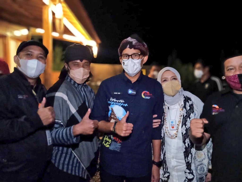 budparekrafjtg's tweet photo. Welcome mas Menteri @sandiuno @Kemenparekraf di Anugerah desa wisata Indonesia di desa wisata Dieng kulon #JatengGayeng #PesonaIndonesia #WonderfulIndonesia https://t.co/4TRx8nfQku