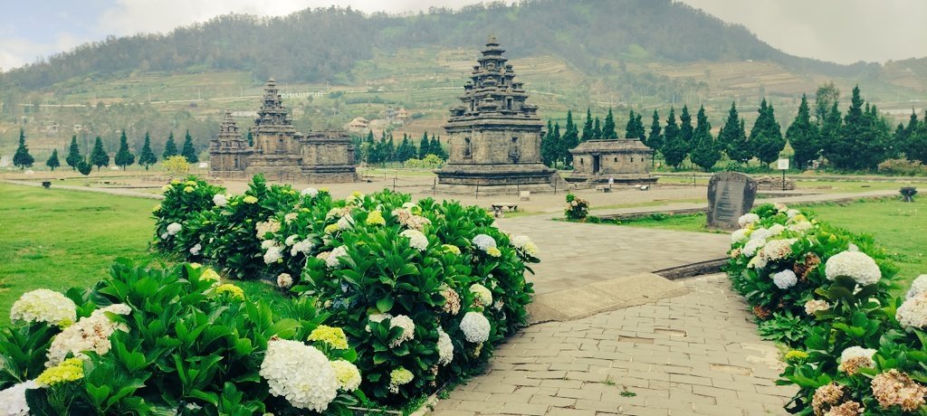 budparekrafjtg's tweet photo. Welcome mas Menteri @sandiuno @Kemenparekraf di Anugerah desa wisata Indonesia di desa wisata Dieng kulon #JatengGayeng #PesonaIndonesia #WonderfulIndonesia https://t.co/4TRx8nfQku