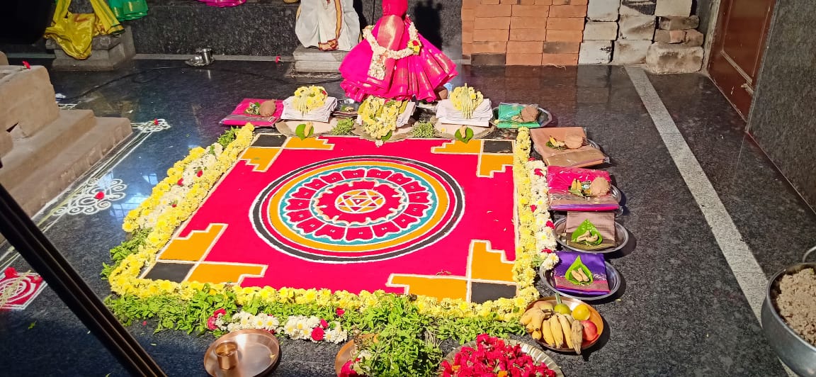 dharitri's tweet photo. All set to welcome Maa! Goddess Durga begins her journey from Mount Kailash to her maternal home on Earth. 

All year I look forward to these nine days of fasting and praying. #DeviMaa #UniversalMother 

Photos: Mookambika Temple, Bengaluru 

 #ShubhaMahalaya 🙏🙏 https://t.co/RFMuexeM2X