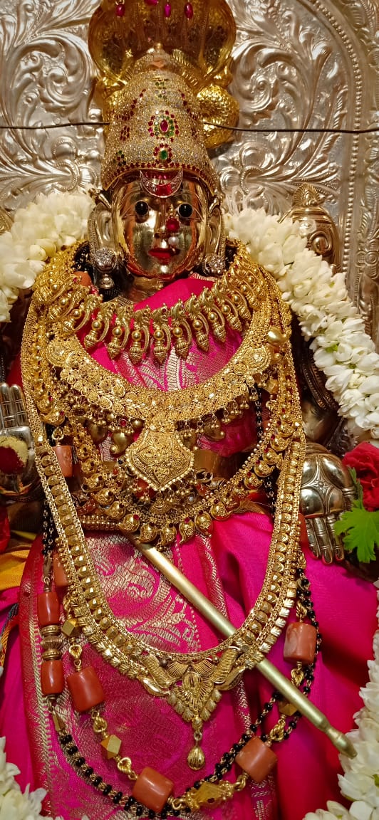 dharitri's tweet photo. All set to welcome Maa! Goddess Durga begins her journey from Mount Kailash to her maternal home on Earth. 

All year I look forward to these nine days of fasting and praying. #DeviMaa #UniversalMother 

Photos: Mookambika Temple, Bengaluru 

 #ShubhaMahalaya 🙏🙏 https://t.co/RFMuexeM2X