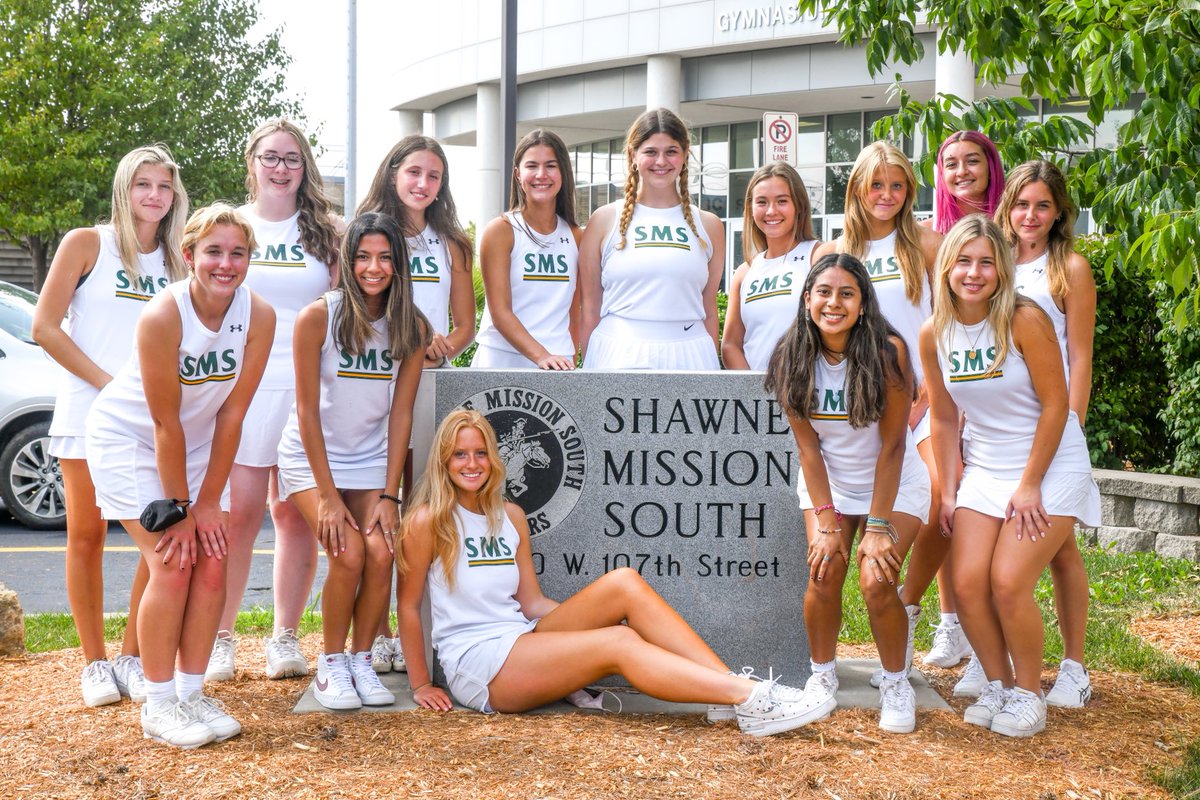 It’s Senior Day!  Come out and help us honor our 15 senior tennis players today at the Marty courts.  Ceremony starts at 3:20 with JV/varsity dual starting shortly after vs Aquinas.