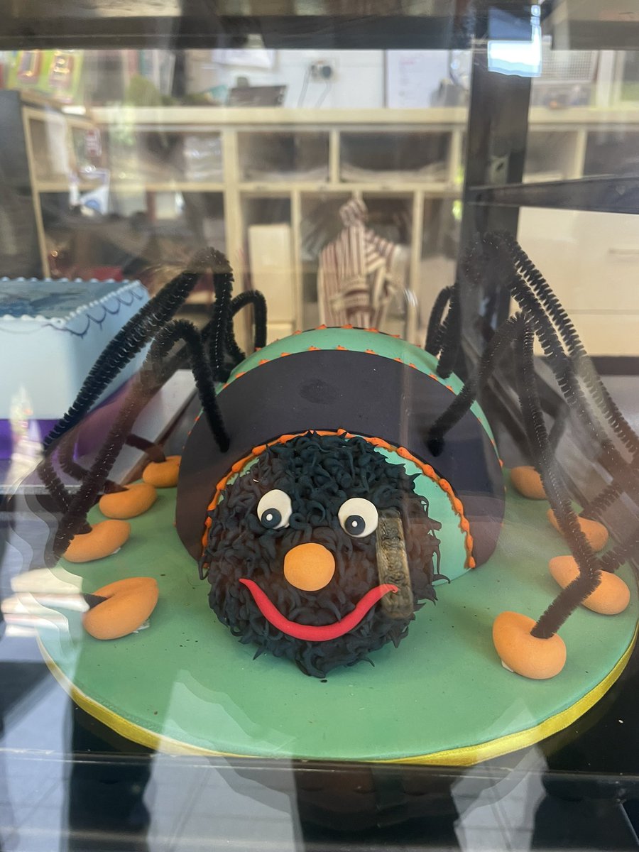LucaJohnsMate's tweet photo. Cake at the cafe. #spidercake https://t.co/drXEyHQhfI