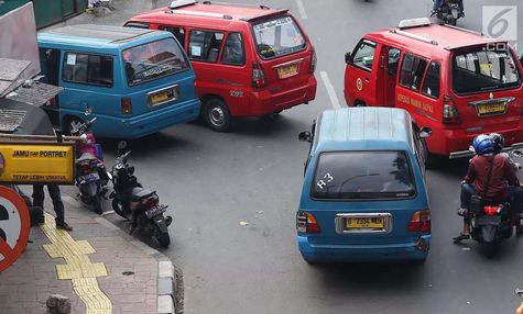 goodsideid's tweet photo. Siapa sih yang enggak tahu jenis transportasi umum ini? Yok ngaku siapa yang tiap ke sekolah naiknya angkot!! Ternyata transportasi ini punya keunikan tersendiri, lho. Yuk, simak!!

#UtasMinka https://t.co/PfCNjD6pax