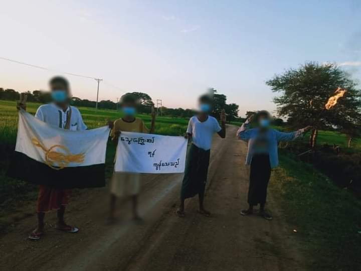 miN13700's tweet photo. Wetlet township Basic Education Students' Union staged a demonstration entitled "There's still blood debt to pay" against the military junta, on October 6.

LEGALIZATION OF NUG
#Oct6Coup
#WhatsHappeningInMyanmar https://t.co/wU703Q6ZCg