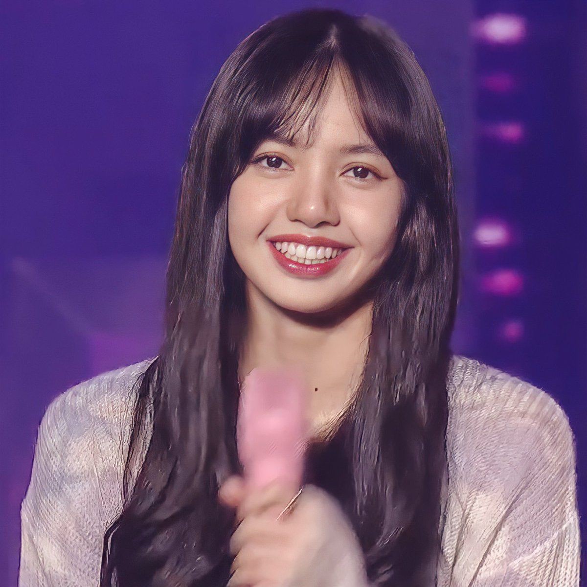 Ohmygod24466313's tweet photo. รอยยิ้มที่ลิซ่าที่มีให้เวลาเจอblinkเราเชื่อว่ามันเป็นรอยยิ้มที่จริงใจและออกมาจากความรู้สึกจริงๆแต่ถ้าค่ายยังทำกับลิซ่าแบบนี้อยู่เราว่ารอยยิ้มที่ลิซ่ามีให้กับเรามันจะเป็นการฝืนว่าลิซ่ายังโอเคอยู่ เราไม่อยากให้เป็นแบบนั้นนะ
#YGLetLisadoHerWork #YGLetLisaDoHerJob #lisa https://t.co/SR2DpXny7h