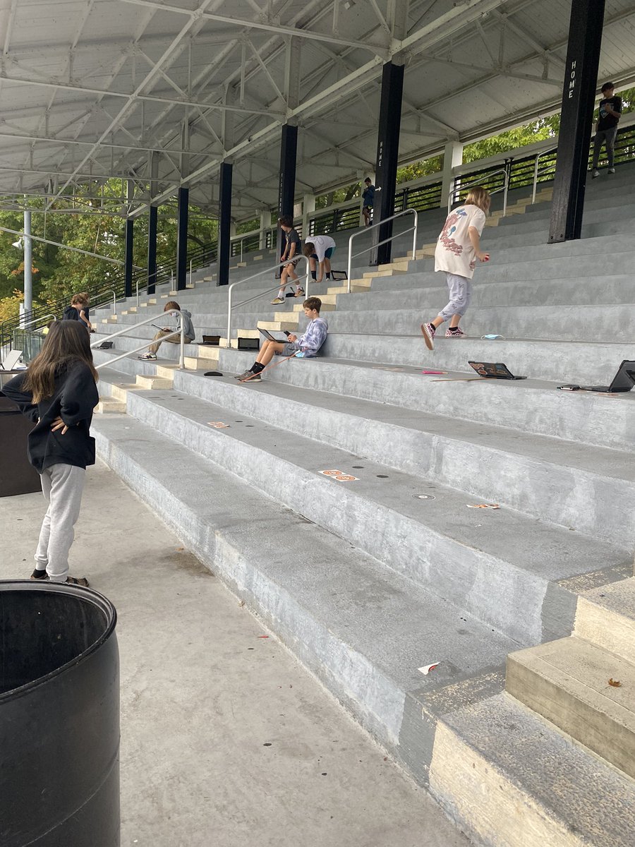 Emily Moore tweet media