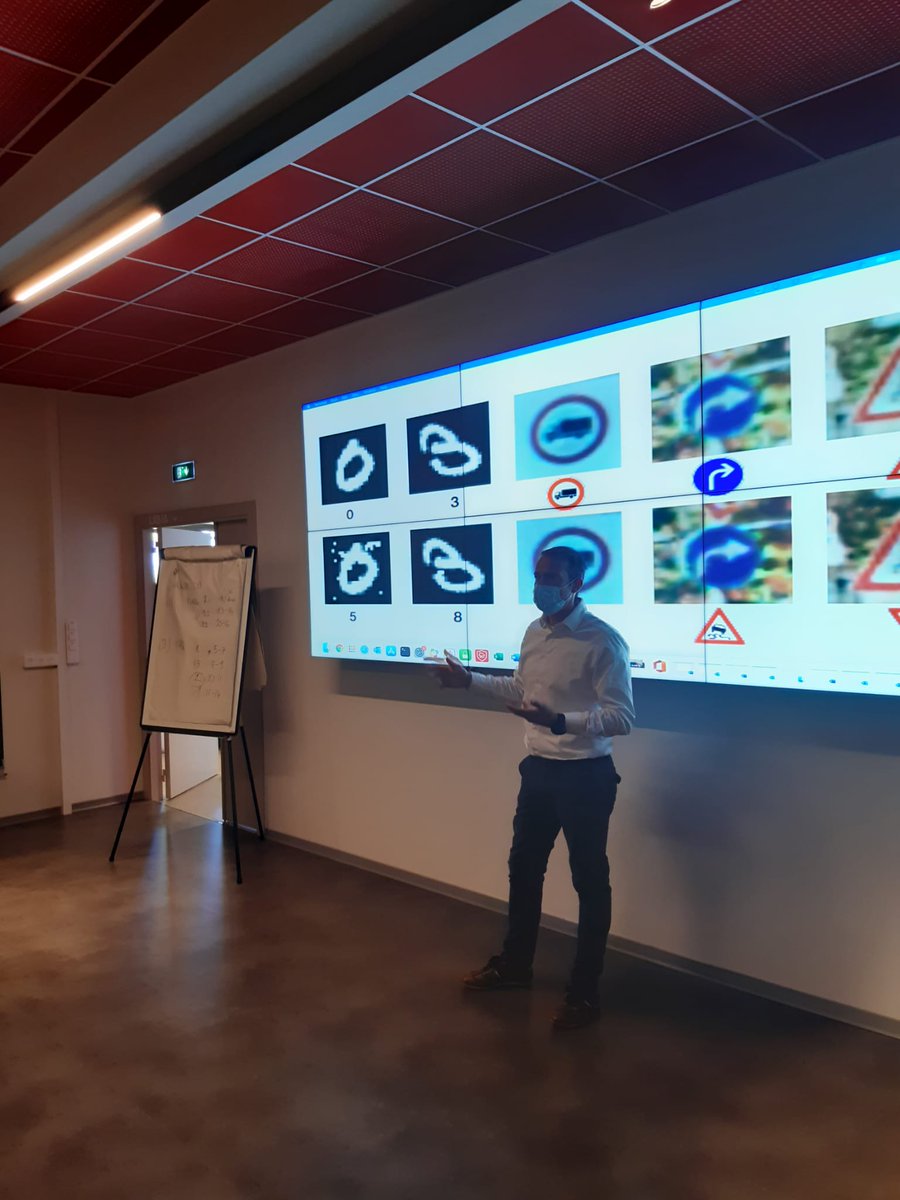 Maison_IA's tweet photo. [#FDS2021] J3 de la #FêtedelaScience à la MIA🦾
Thème du jour➡️#IA &amp; #data🧠
L’#IA pour résoudre des pbm de sécurité &amp; les notions d'#evasionattack &amp; #inferenceattack avec les élèves du collège Auguste Blanqui🎓
Par Michele Bezzi &amp; @fdicerbo_pro de @SAPLabsinFrance #cybersecurity https://t.co/bucKeHoxat