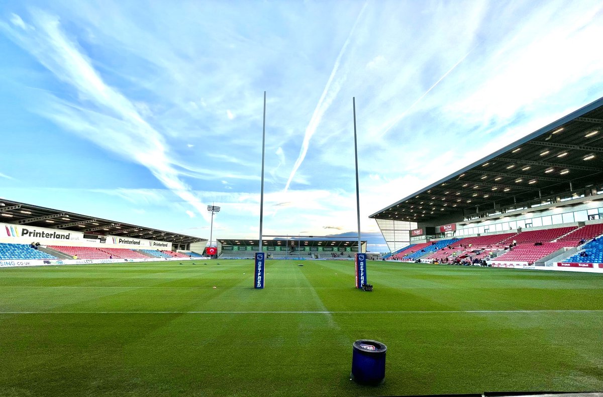 DunneTwit's tweet photo. AJ Bell Stadium. £27 for me and the U16 to follow the ⁦@SalfordDevils⁩ but £44 to watch ⁦@SaleSharksRugby⁩. Stood up in the same place behind the posts 😳 ⁦@SuperLeague⁩ ⁦@premrugby⁩ https://t.co/uMrN9Jrmre