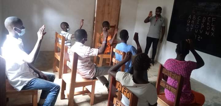 AifoLiberia's tweet photo. Through the #VOICE project funded by the European Union in Liberia, sign language education is being taught to young deaf and hard of hearing persons in Nimba, Bomi and Montserrado Counties....https://t.co/subFtKXEGk

#IDSL2021 #IWDeaf2021 https://t.co/38bShMYtVw