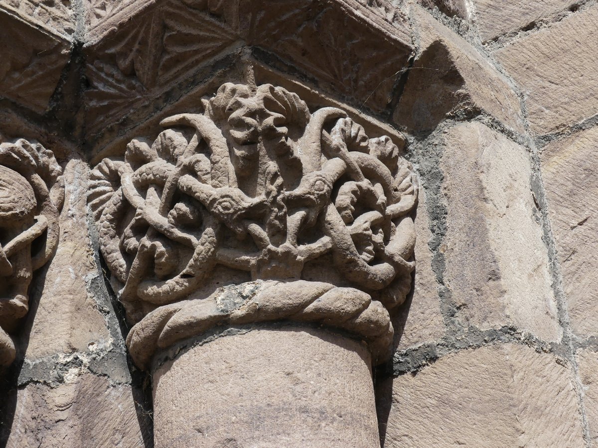 CarolineIrwin3's tweet photo. Dragons and Lions by the Herefordshire School of Romanesque Carvers from Leominster Priory. #AnimalsOutsideChurches #animalsinchurcheshour https://t.co/VKyPymGEZk