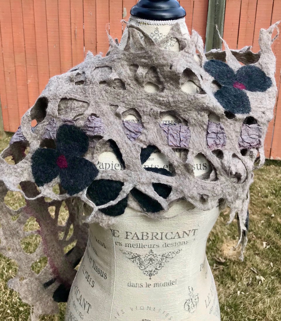 beacon_art's tweet photo. Keep warm &amp; stylish this #yycfall with one of a kind pieces 🍂 

“The ability to combine silk fabric &amp; merino wool to create a piece of soft, wearable art has always been fascinating” - Eve de Moissac 🐑

#yycstyle #yycfashion #handmadeyyc 👍 https://t.co/TO4YmhPIuR