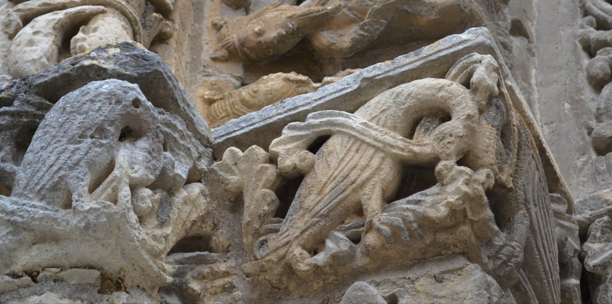 Nuagedeparis1's tweet photo. #AnimalsInChurches  is  #AnimalsOutsideChurches this week! 
Abbatiale Sainte-Marie, Saintes, France. 🐦

Representative exemple of Romanesque style of the historical Saintonge province (now Charente), France
//🐦 Style roman saintongeais (Charente) typique.
#AnimalsInChurchesHour https://t.co/pUh0D1qKlK