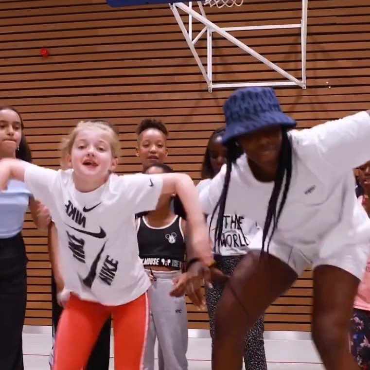 nationscoops's tweet photo. Belgian-Congolese dancer Jeny BSG who shot fame in viral video showcasing African dance moves with her Belgian student was victim of domestic violence by her ex-finance. 

We wishing you speedy recovery and thank God you are free 🙏🙏🙏 #domesticviolence #Dance https://t.co/rApY4QsSba