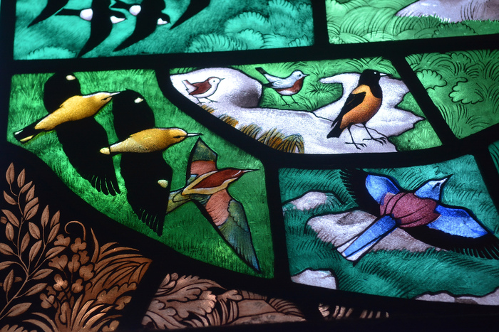 wabbey's tweet photo. This window hidden in the Abbey's cloisters shows St Francis of Assisi, standing in an Italian landscape surrounded by birds. The window is dedicated to Robinson Duckwork, a former Sub-Dean of the Abbey, who died in 1911.

#AnimalsOutsideChurches
#AnimalsInChurches https://t.co/OynL6IaBBj