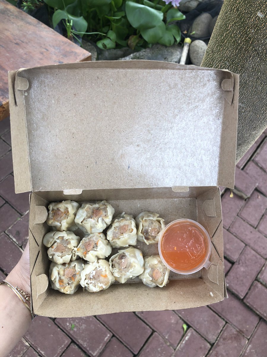 jajandimsumyuk's tweet photo. ✨Jajanan Dimsum✨
Variant Dimsum Sosis 10pcs🥟🥢
Harga: Rp. 28.000
Inbox for order
& find us on fecebook,instagram:
@jajan.dimsumyuk
#dimsumlampung #dimsumhalal #dimsumayam #DimsumNori #dimsumcrab #dimsumtime #lampung #bandarlampung https://t.co/BolSqWG44q