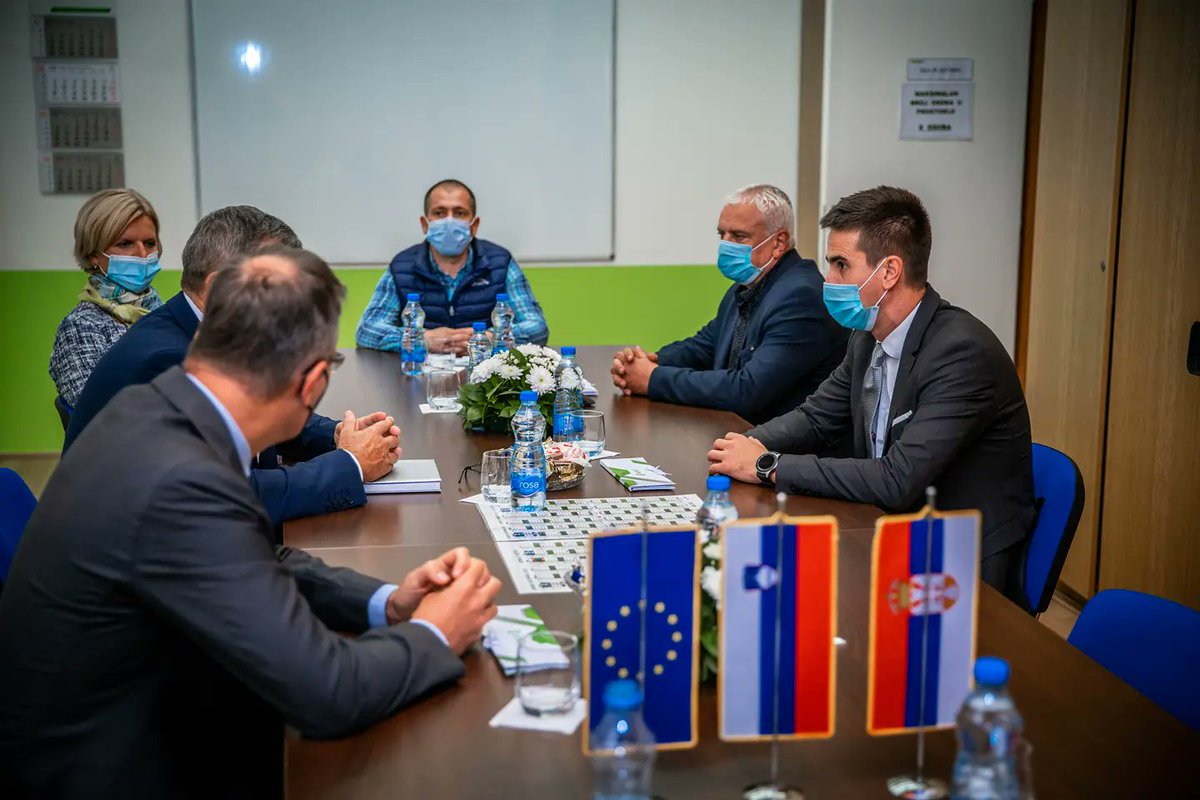 GradonacelnikSO's tweet photo. Данас је у нашем граду боравио амбасадор Републике Словеније, Дамјан Бергант. Тим поводом, посетили смо производни погон словеначке фирме "Гума С", која већ неколико година овде успешно послује. https://t.co/pVWpZB4nWA