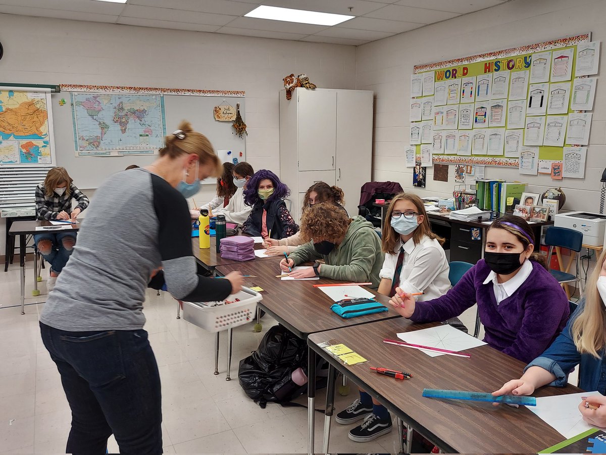JanetAdamoski's tweet photo. What's a great way to connect with our new 7th graders? A Fun Filled Advisory session...Minute it to Win it; Drawing &amp; Designing; Mario Cart, plus 4 Square; Nature Walk &amp; Kickball!! #cfevs #cfms #loveyourstudents #schoolcanbefun https://t.co/WGsfbSQR2b