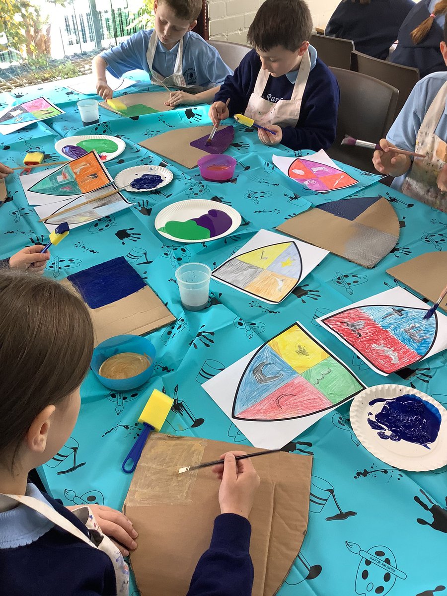 GPSYear5's tweet photo. Today’s the day that Year 5 have been waiting for…
Heraldry shield making😃 #gpsart #gpsdt #gpstopic https://t.co/VRjRhdtt9I