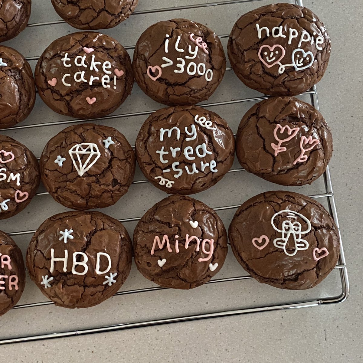 Promotion 10.10 ลด 10 % ทุกออเดอร์
รอบส่งจันทร์ที่ 11 เปิดรับตั้งแต่วันนี้ - 10/10 
สั่งผ่าน dm หรือไลน์ lin.ee/iUDaq4T 
menü &amp; review in fav kubbb 🌞🍅🥕

#คุกกี้ #คุกกี้บราวนี่ #บราวนี่คุกกี้