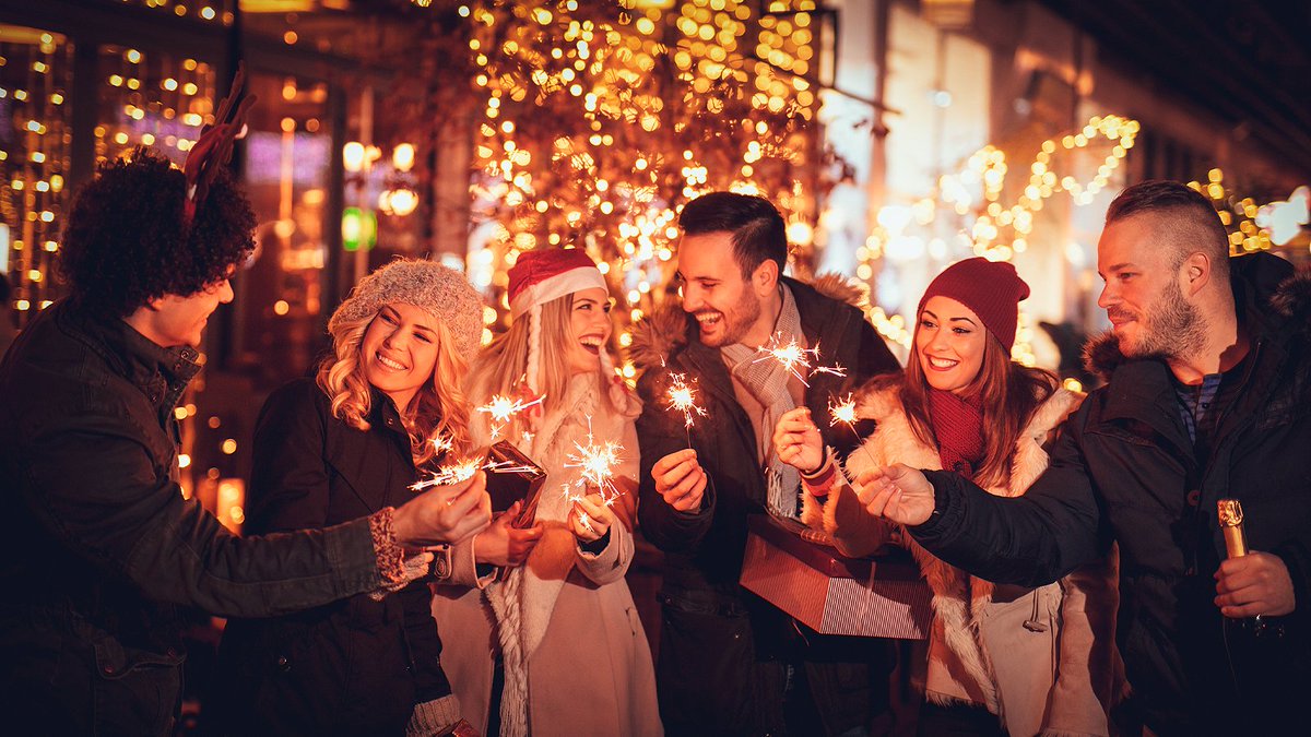 Joko sinun tiimilläsi on paikat vuoden iloisimpiin juhliin? Nappaa vinkit ja hyödynnä mahtavat ryhmäedut. Hoidamme matkajärjestelyt puolestasi. Pyydä tarjous jo tänään! 

Tutustu pikkujoulun valmiisiin matkaehdotelmiin 👉 matkapojat.fi/ryhmamatkat

🙋‍♀️ 010 2323 200 (ma-pe, klo 9-16)