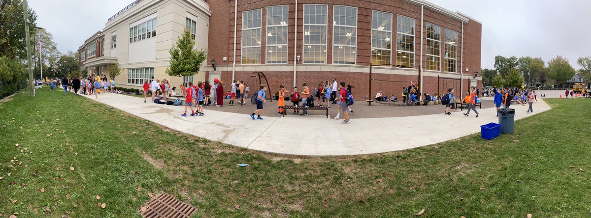mrshanleyCF's tweet photo. What an AWESOME turnout for #WalkToSchoolDay, #CFIS!! 🖤🐯🧡
(Click on the photos to see the pano!) https://t.co/K1P1TkOSXz