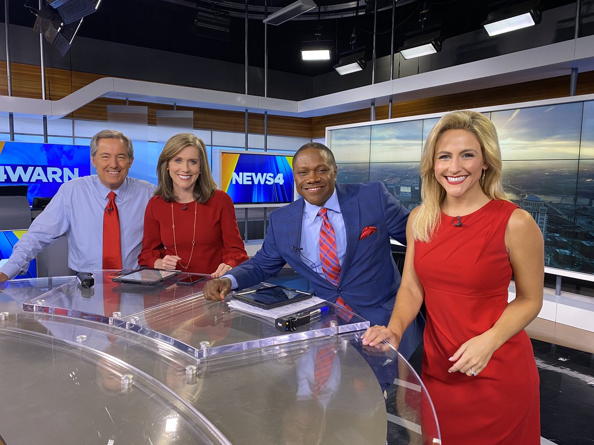 MauriceDrummond's tweet photo. We’re set for Wildcard Wednesday! @Claire_Kellett, @LauraKHettiger & @KentEhrhardt are ready in red for the Cardinals and Dodgers tonight!
#STLFLY
#kmov
#n4rm
#NLWildCard https://t.co/EoBaaQ4JBz