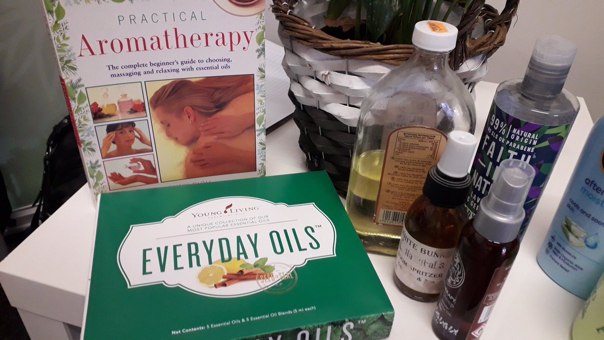 Nickala5's tweet photo. Great to be inspiring more women to consider careers in Holistic Health &amp; Wellbeing whilst access support &amp; reflection time for their own health! An introduction to hand massage and aromatherapy today on our Wellbeing event in #LittleHulton with Jasmin &amp; co @WomenWithWings3 https://t.co/n4X6G5svOT