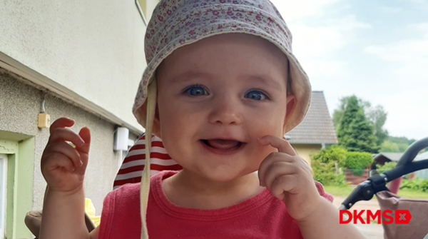 DKMS_uk's tweet photo. THIS BABY NEEDS OUR HELP! Helene has blood cancer. She urgently needs a blood stem cell donation, but no one on the worldwide registry is a match. PLEASE RT &amp; spread the word 🙏

Request a swab kit to join the register today: https://t.co/sxQjj8GYBX

#HeroForHelene ❤️ https://t.co/VVMIdcTTDq